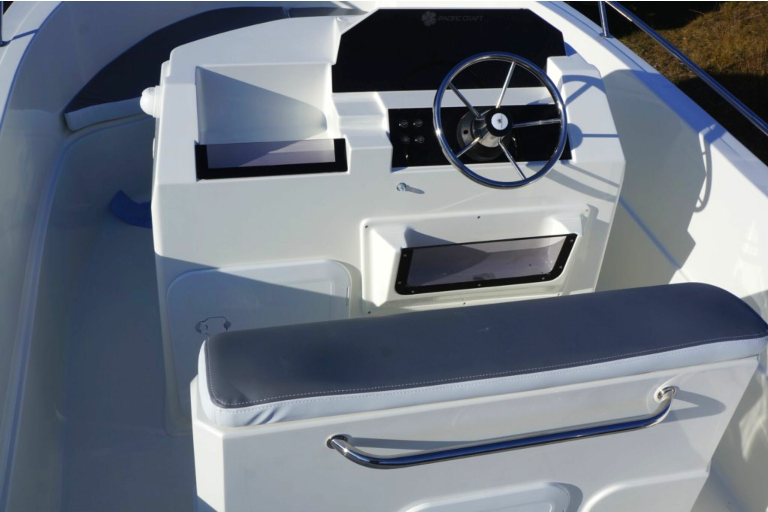 Open 545 fra Pacific Craft - Lækker styrepultbåd med god performance og et stort soldæk